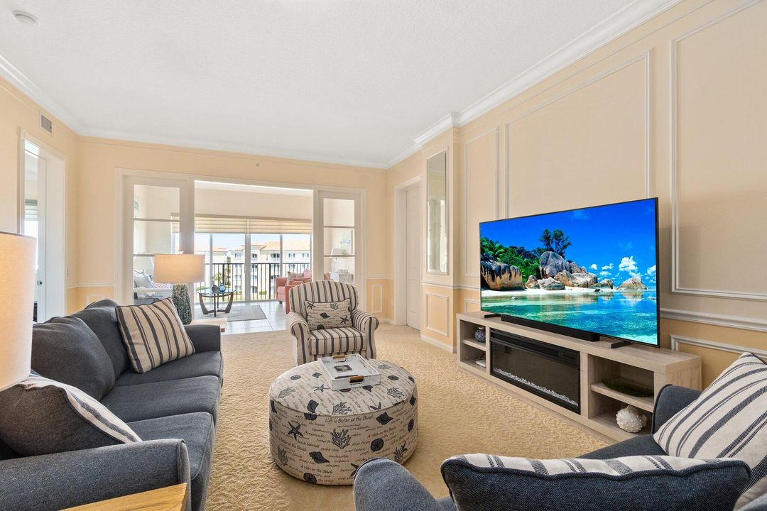 For Sale: $430,000 (2 beds, 2 baths, 1989 Square Feet)