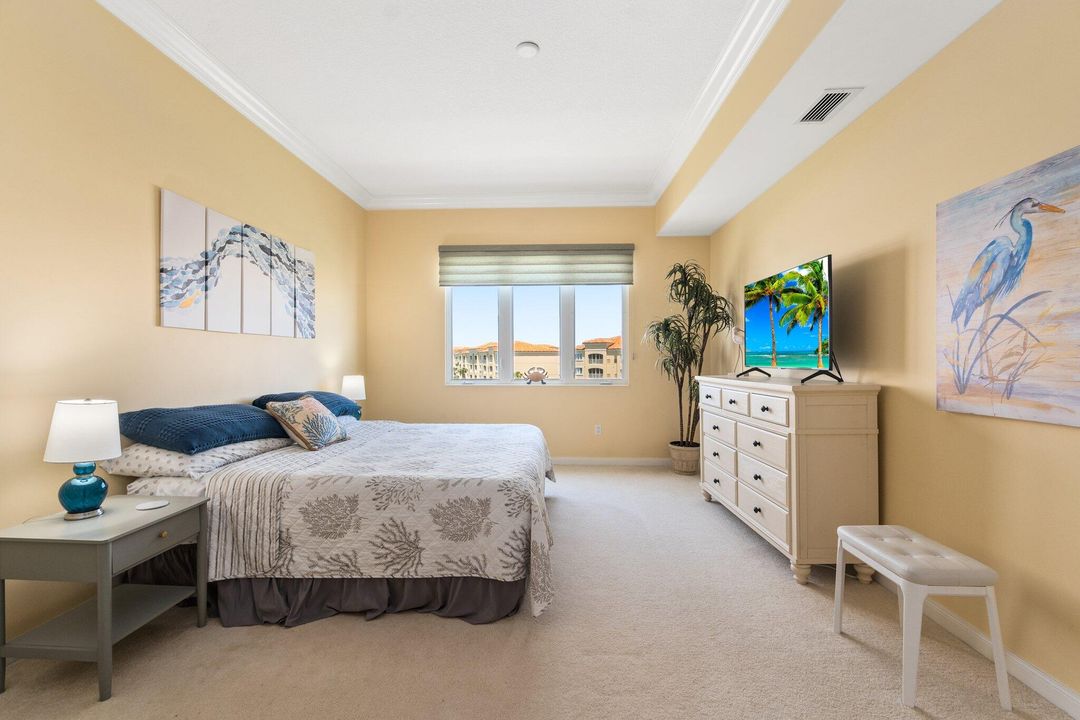 For Sale: $430,000 (2 beds, 2 baths, 1989 Square Feet)