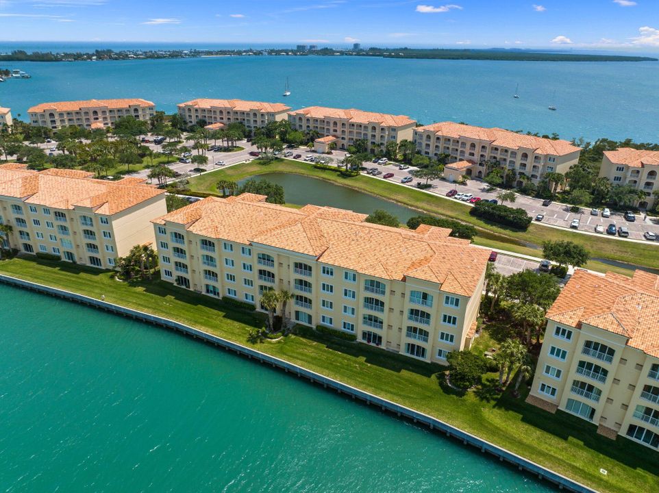 For Sale: $430,000 (2 beds, 2 baths, 1989 Square Feet)