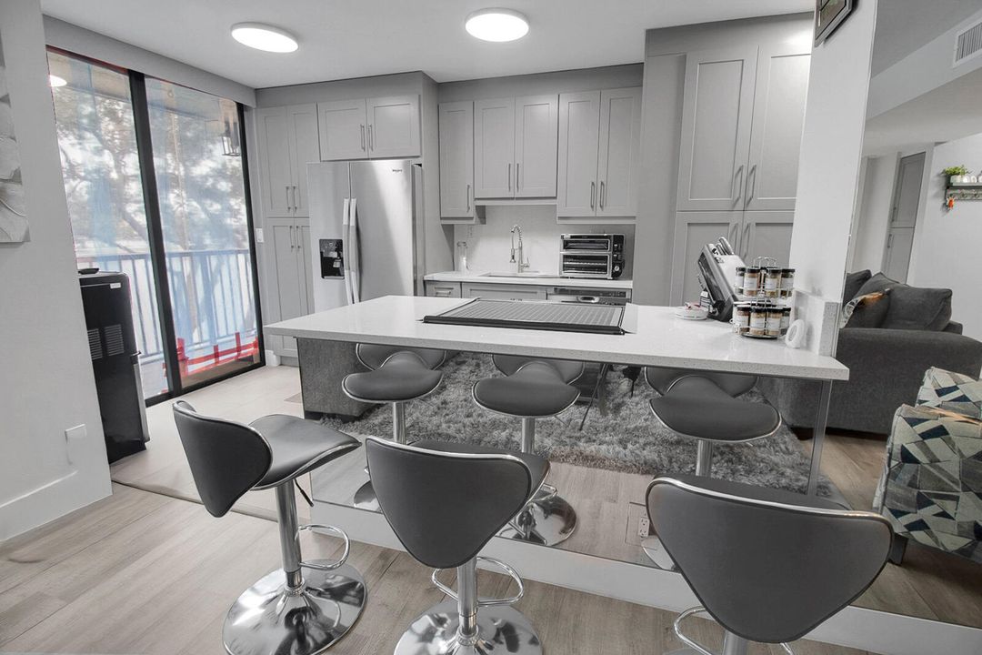 Active With Contract: $249,990 (2 beds, 2 baths, 1150 Square Feet)