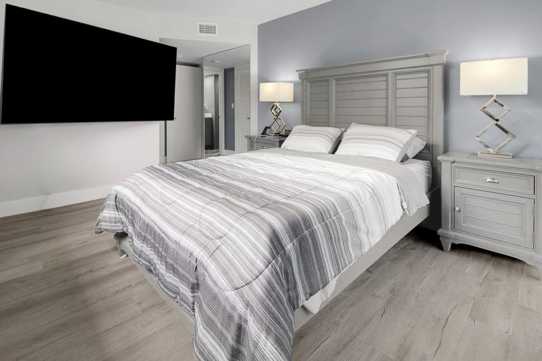 Active With Contract: $249,990 (2 beds, 2 baths, 1150 Square Feet)