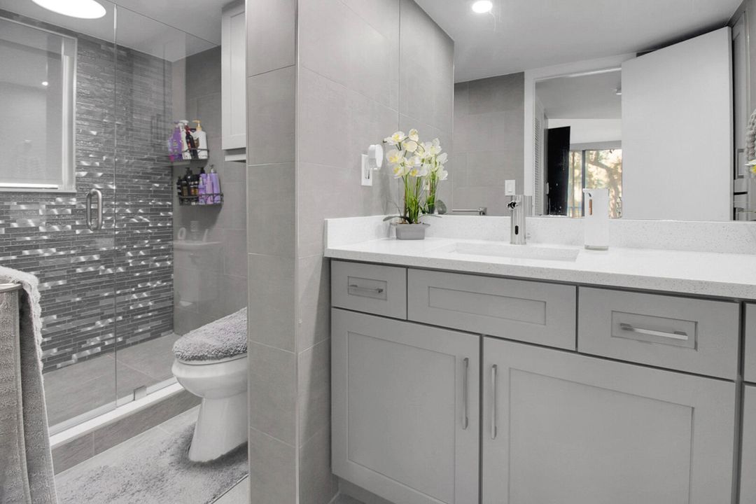 Active With Contract: $249,990 (2 beds, 2 baths, 1150 Square Feet)