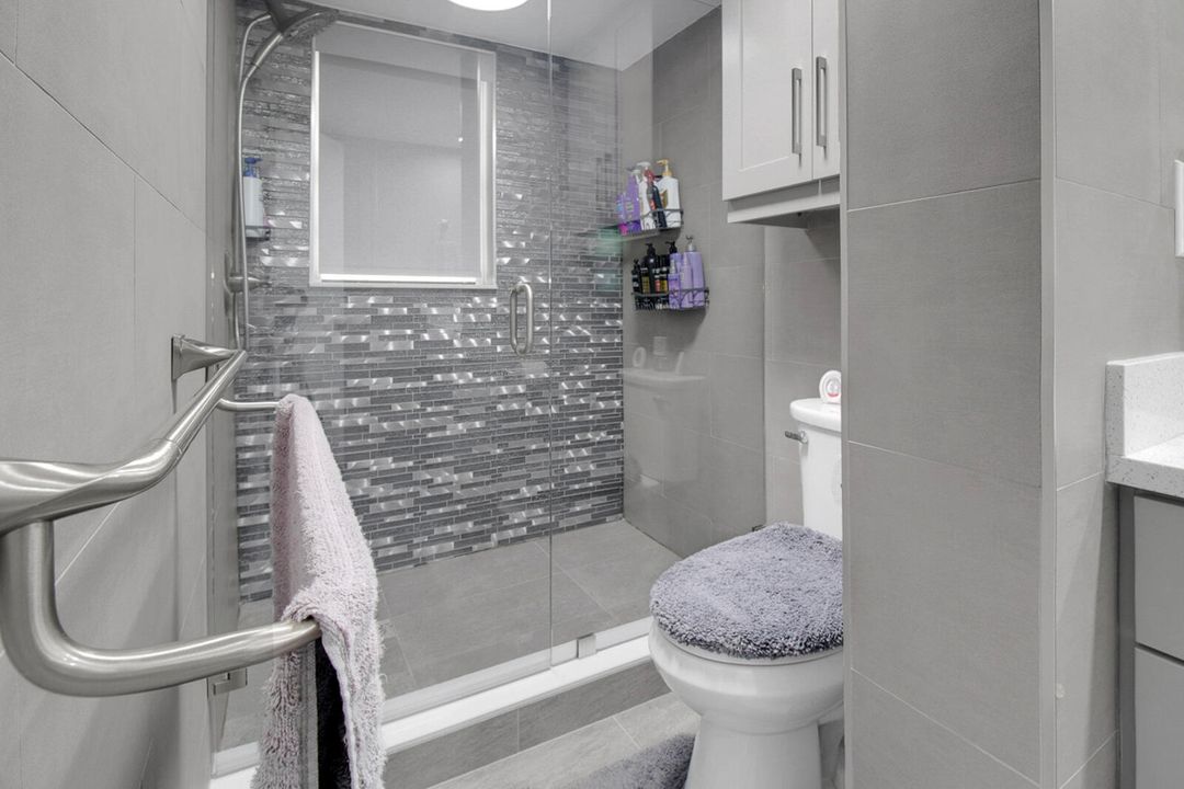 Active With Contract: $249,990 (2 beds, 2 baths, 1150 Square Feet)