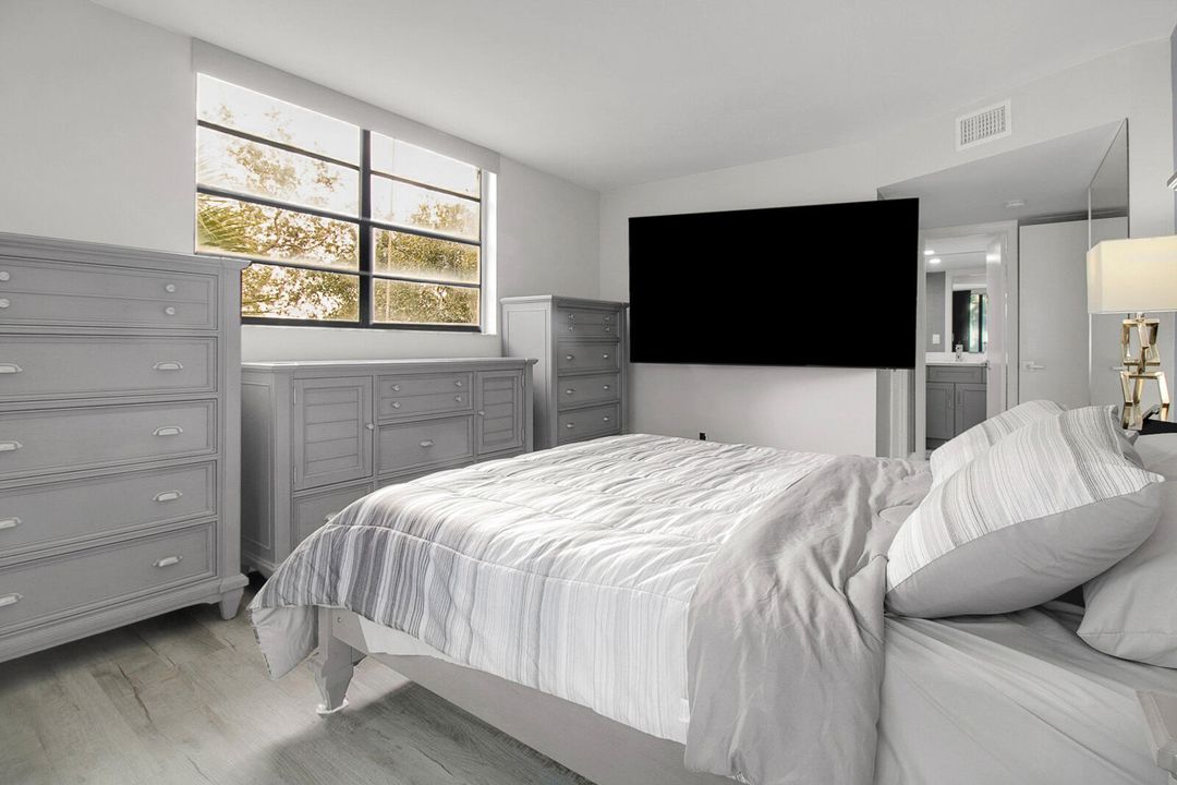 Active With Contract: $249,990 (2 beds, 2 baths, 1150 Square Feet)