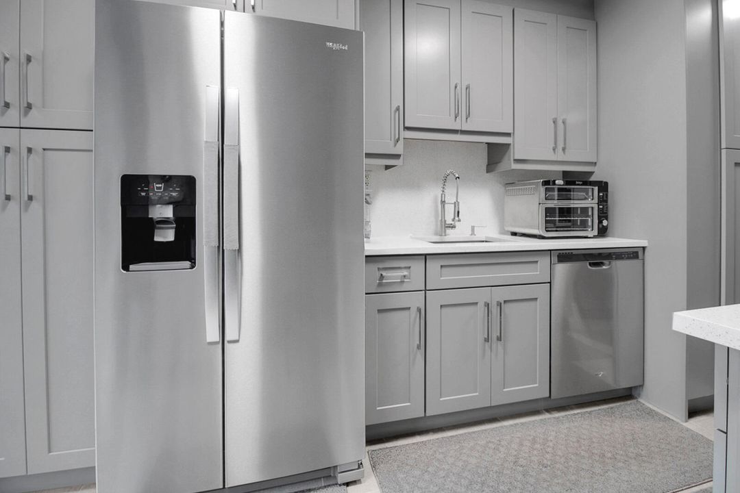 Active With Contract: $249,990 (2 beds, 2 baths, 1150 Square Feet)