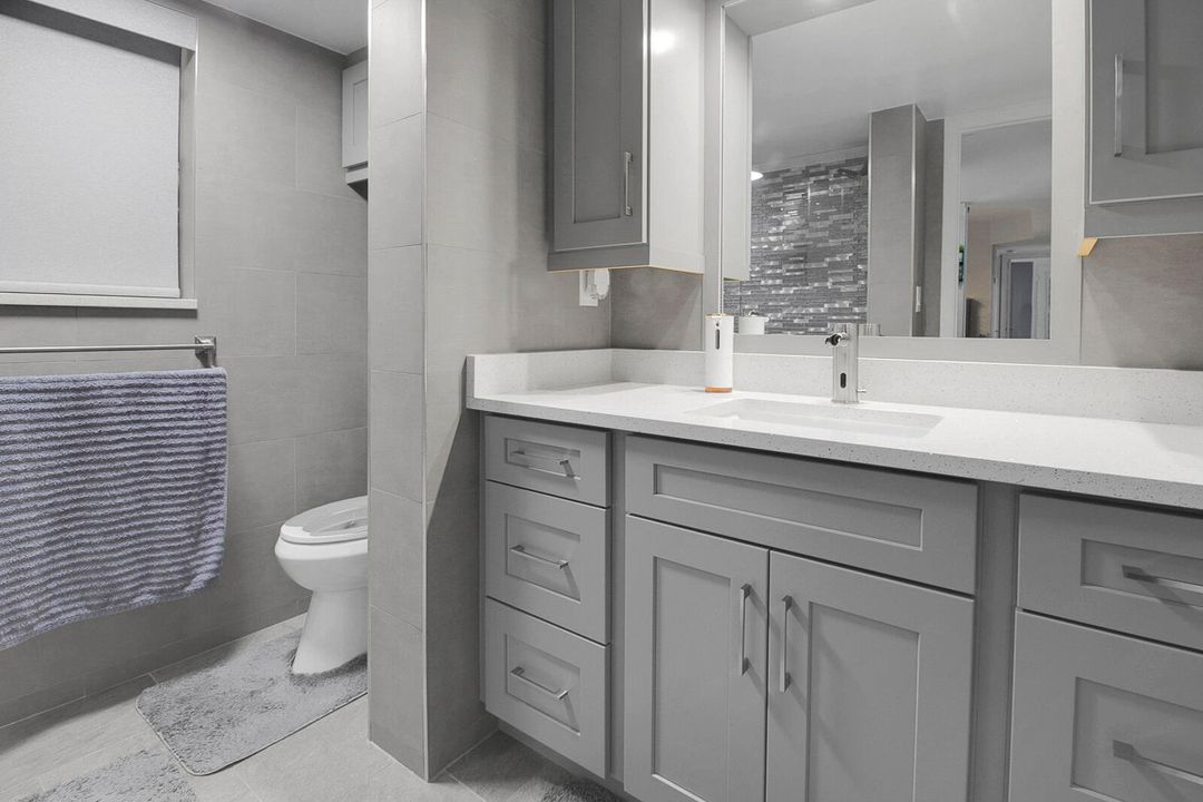 Active With Contract: $249,990 (2 beds, 2 baths, 1150 Square Feet)