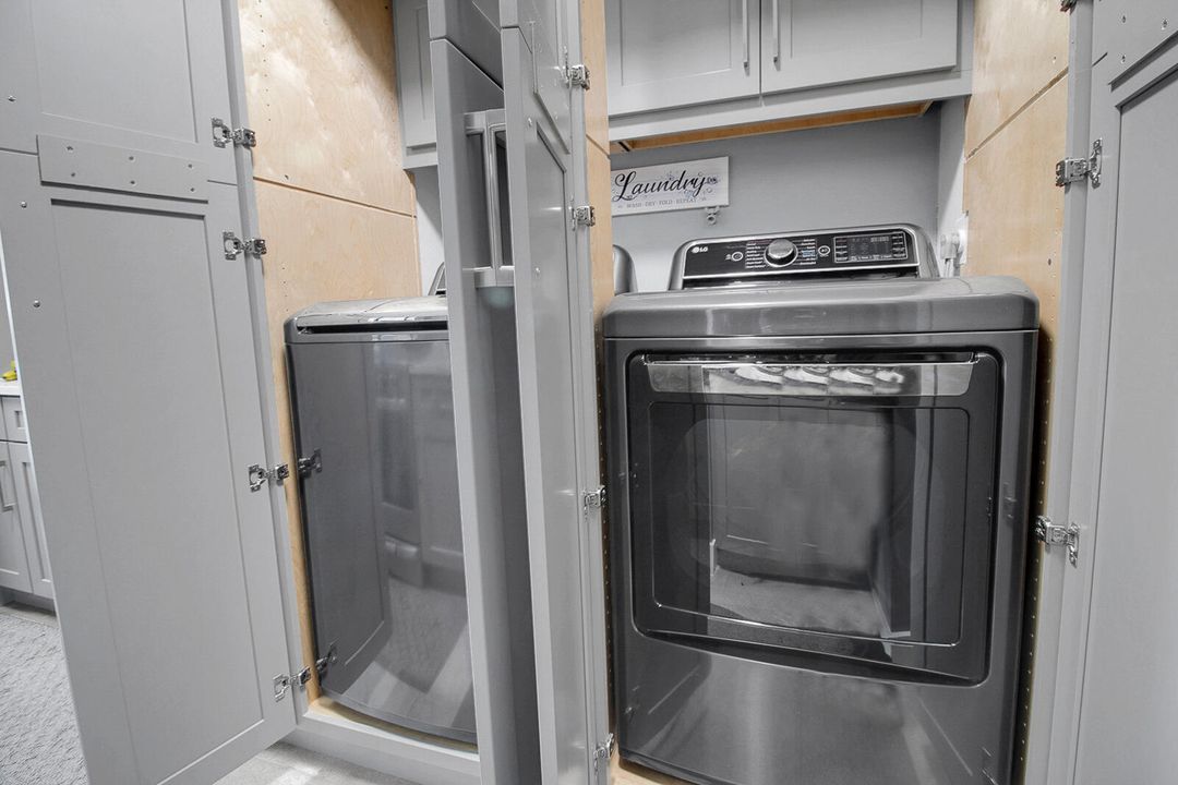 Active With Contract: $249,990 (2 beds, 2 baths, 1150 Square Feet)