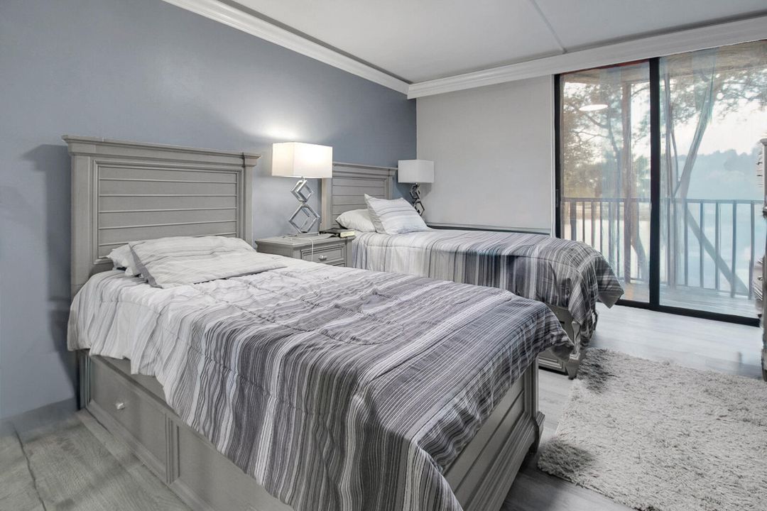 Active With Contract: $249,990 (2 beds, 2 baths, 1150 Square Feet)