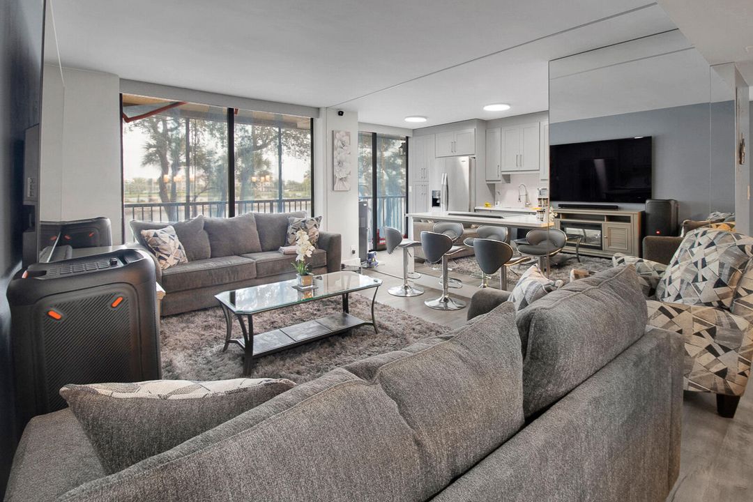 Active With Contract: $249,990 (2 beds, 2 baths, 1150 Square Feet)