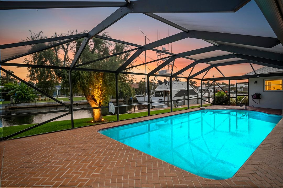 For Rent: $10,500 (3 beds, 2 baths, 1979 Square Feet)