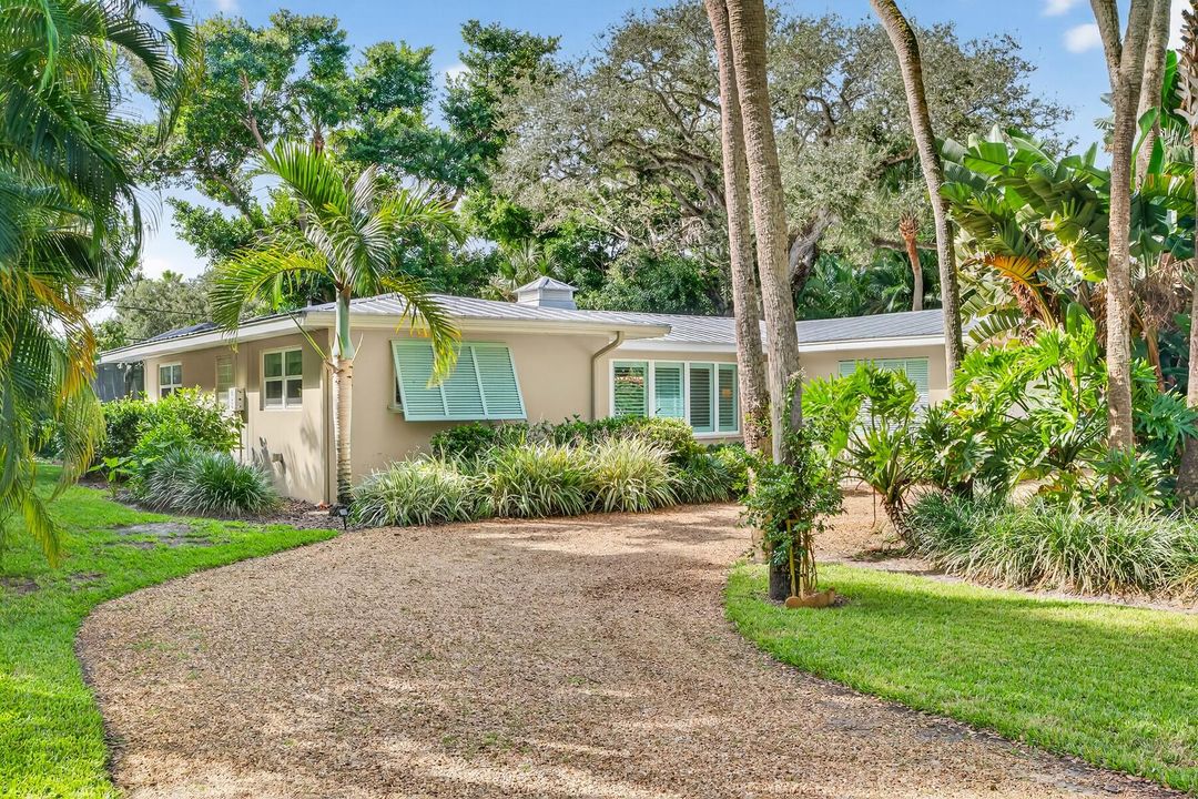 For Sale: $1,345,000 (4 beds, 3 baths, 1864 Square Feet)