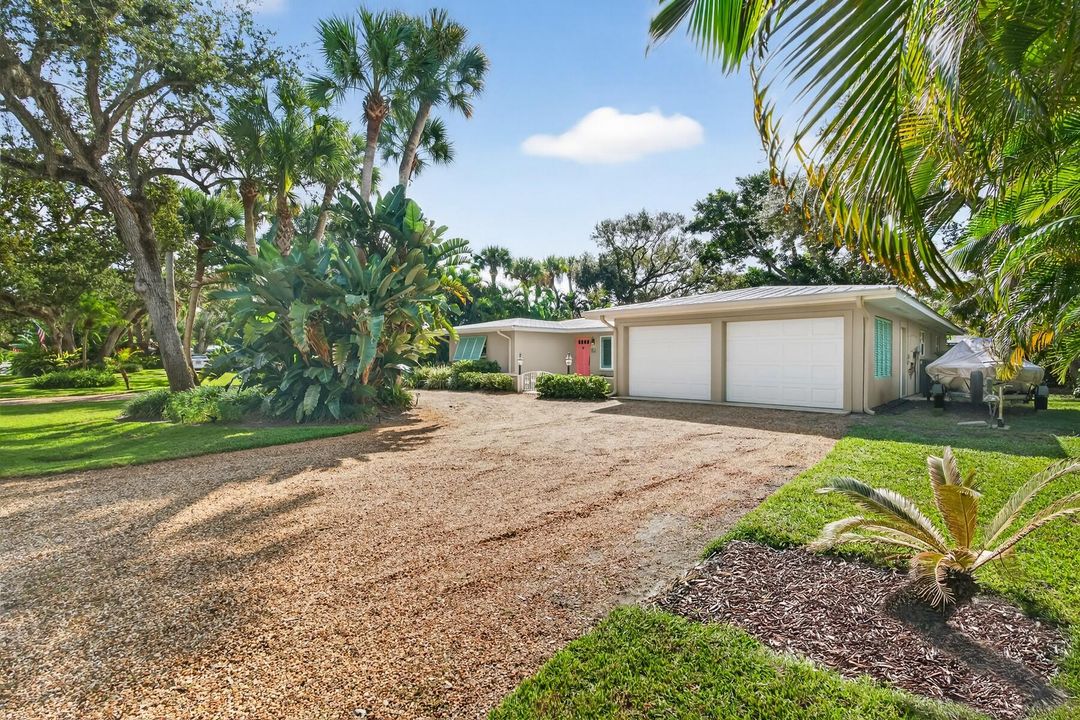 For Sale: $1,345,000 (4 beds, 3 baths, 1864 Square Feet)