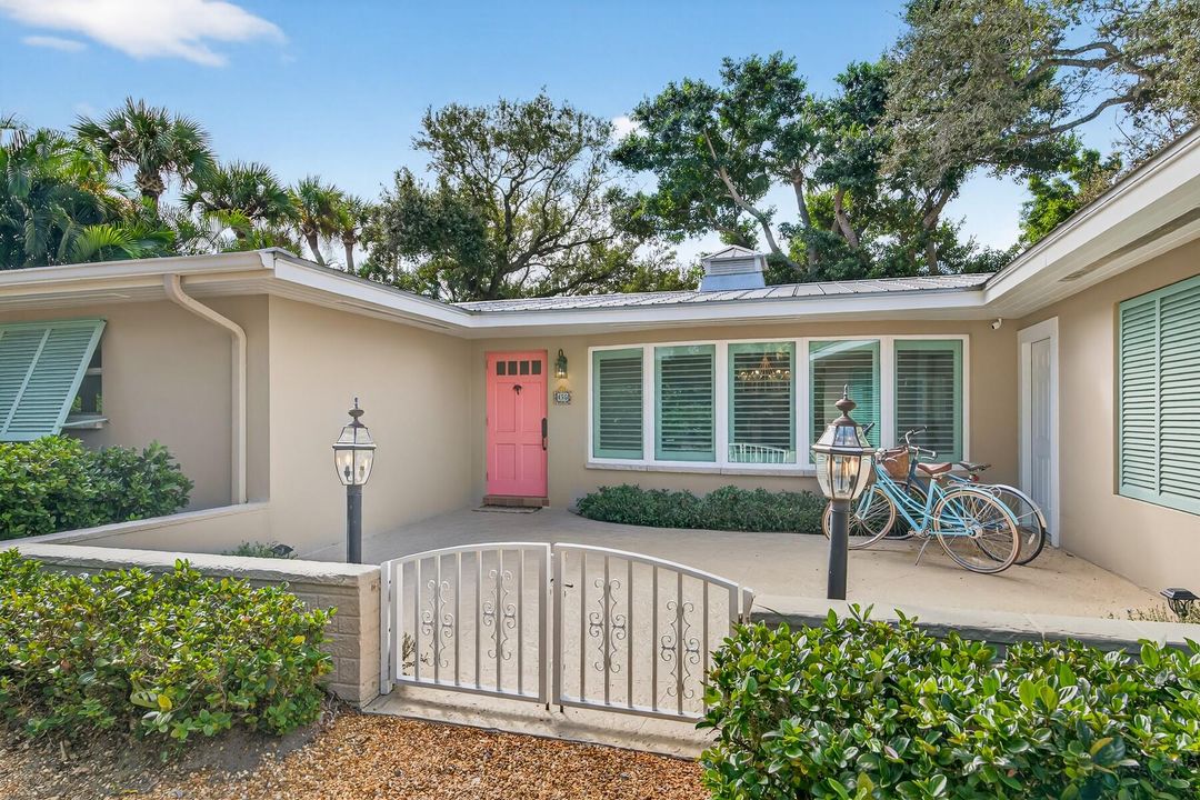 For Sale: $1,345,000 (4 beds, 3 baths, 1864 Square Feet)