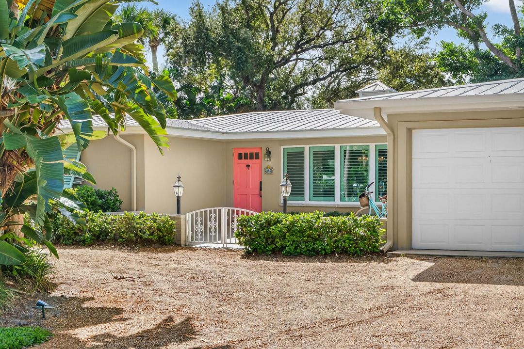 For Sale: $1,345,000 (4 beds, 3 baths, 1864 Square Feet)