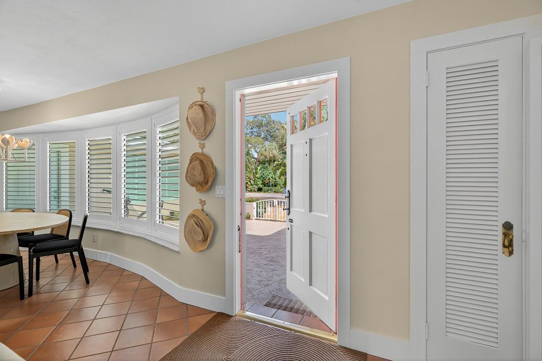 For Sale: $1,345,000 (4 beds, 3 baths, 1864 Square Feet)