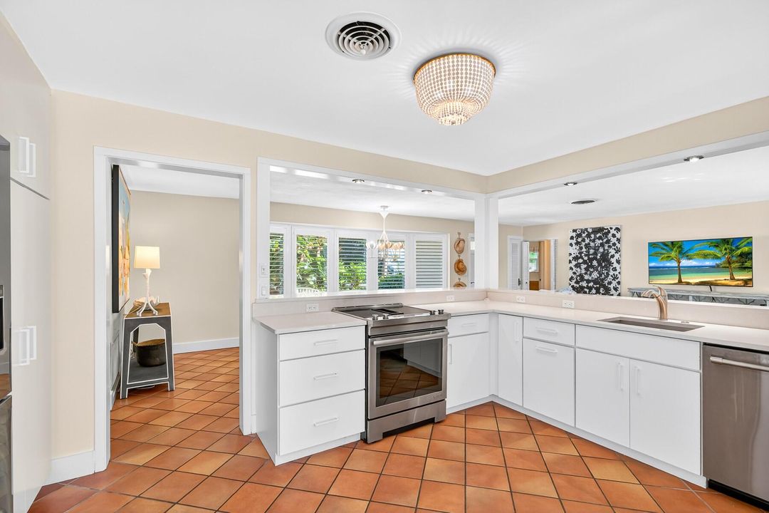 For Sale: $1,345,000 (4 beds, 3 baths, 1864 Square Feet)