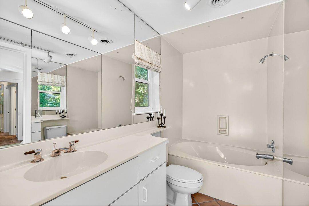 For Sale: $1,345,000 (4 beds, 3 baths, 1864 Square Feet)