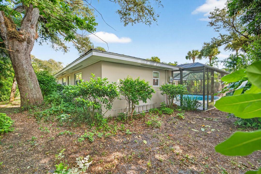 For Sale: $1,345,000 (4 beds, 3 baths, 1864 Square Feet)