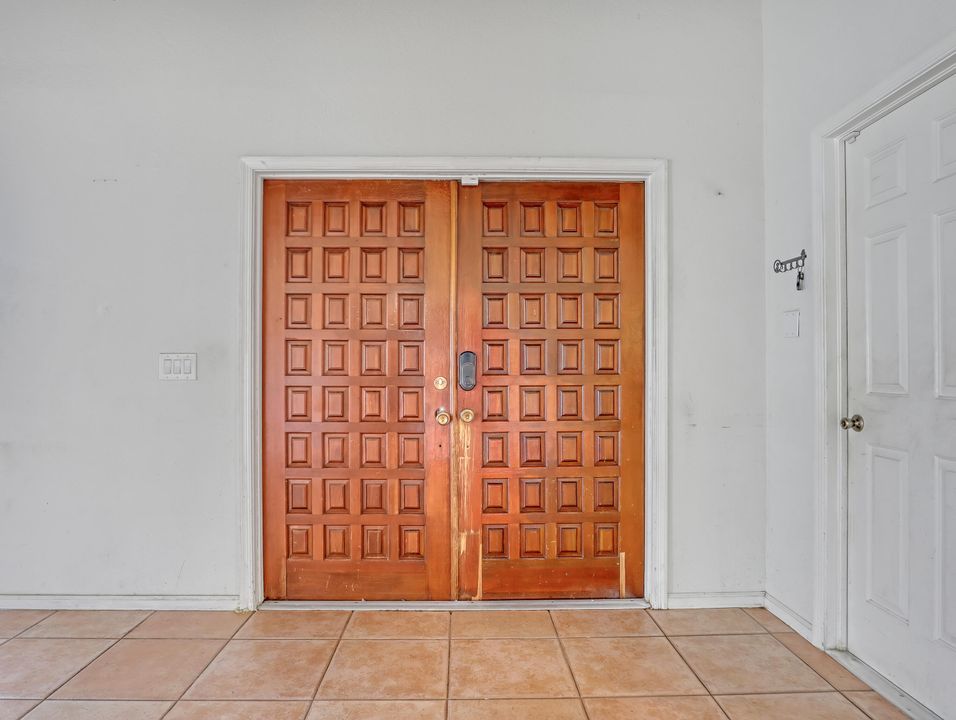 Activo con contrato: $465,000 (3 camas, 2 baños, 1672 Pies cuadrados)