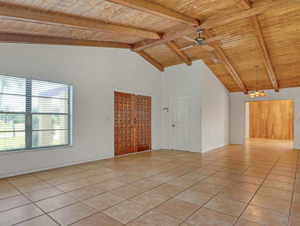 Activo con contrato: $465,000 (3 camas, 2 baños, 1672 Pies cuadrados)