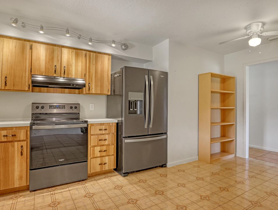 Activo con contrato: $465,000 (3 camas, 2 baños, 1672 Pies cuadrados)