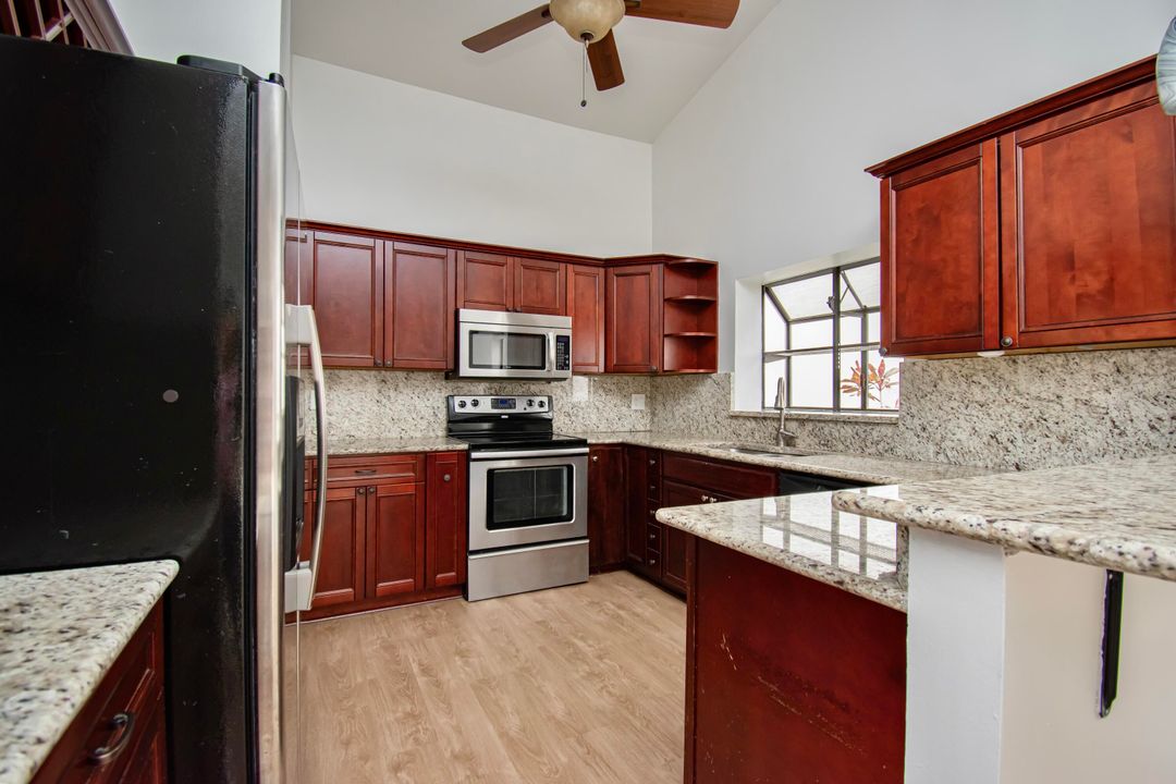 合同活跃: $4,500 (3 贝兹, 3 浴室, 1781 平方英尺)