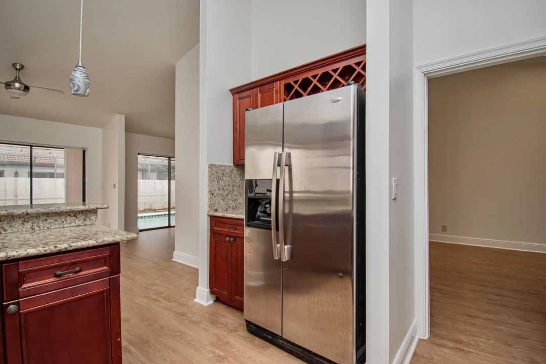 合同活跃: $4,500 (3 贝兹, 3 浴室, 1781 平方英尺)