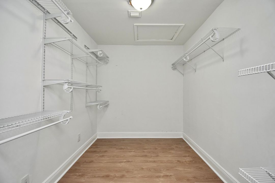 合同活跃: $4,500 (3 贝兹, 3 浴室, 1781 平方英尺)