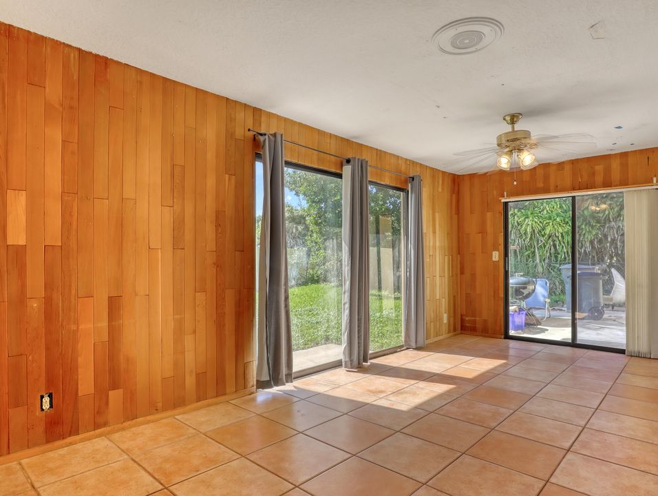 Activo con contrato: $465,000 (3 camas, 2 baños, 1672 Pies cuadrados)