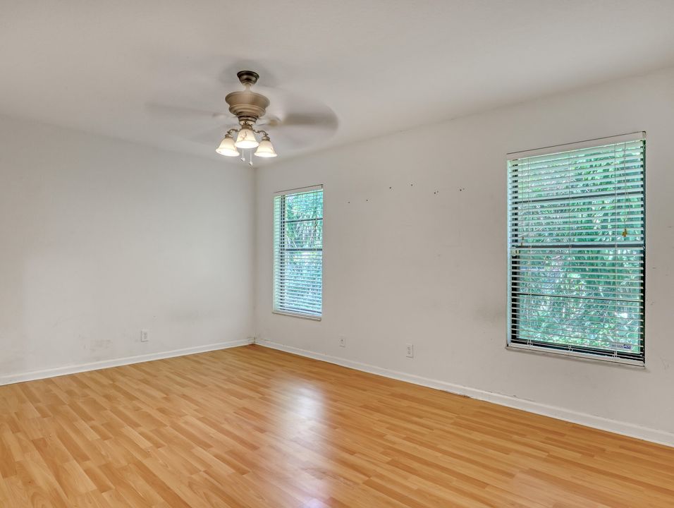 Activo con contrato: $465,000 (3 camas, 2 baños, 1672 Pies cuadrados)