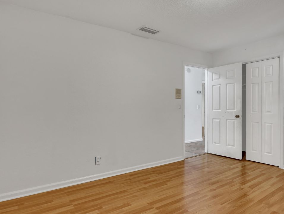 Activo con contrato: $465,000 (3 camas, 2 baños, 1672 Pies cuadrados)