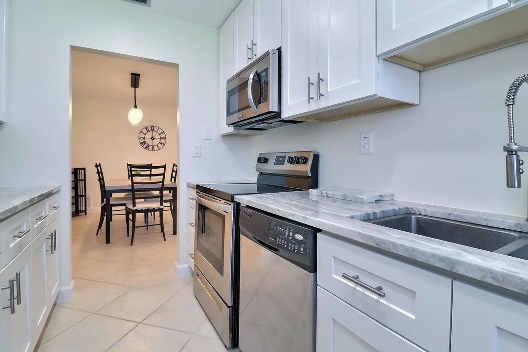 待售: $189,900 (1 贝兹, 1 浴室, 1040 平方英尺)