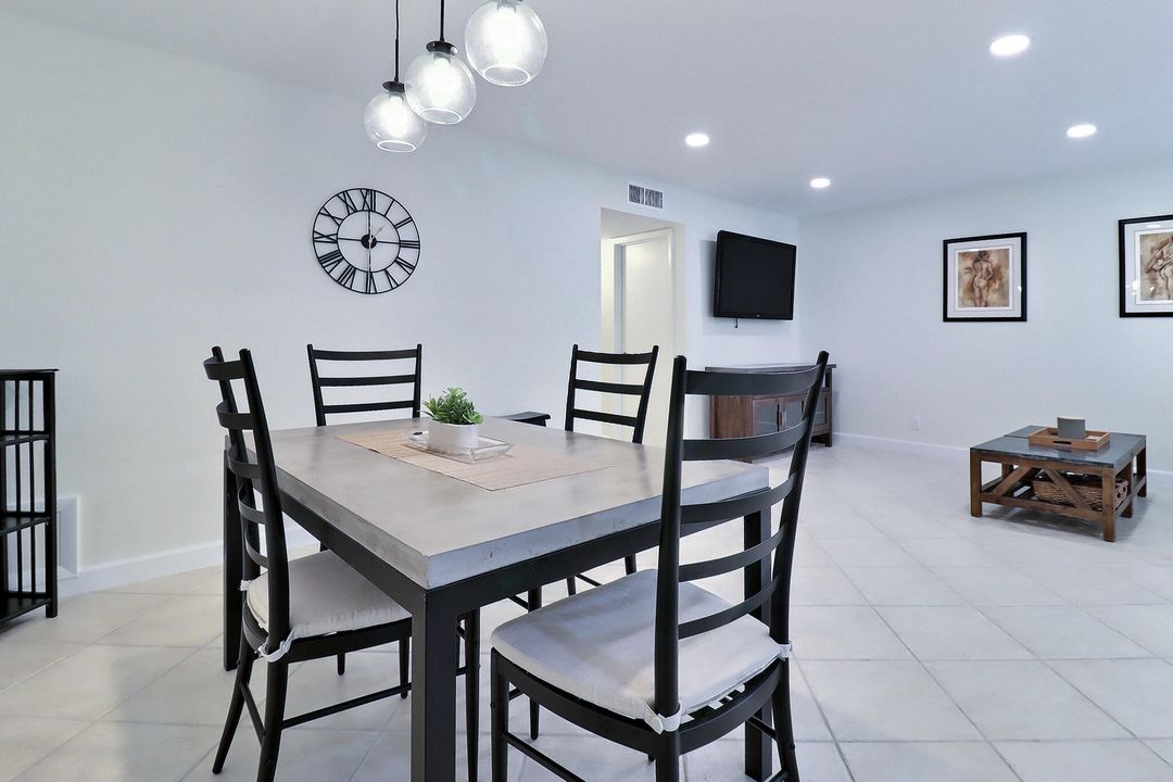 待售: $189,900 (1 贝兹, 1 浴室, 1040 平方英尺)