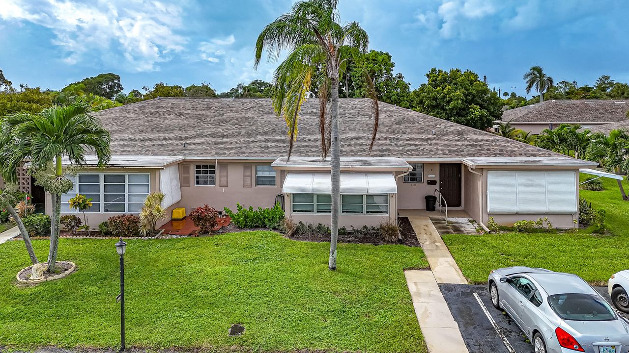 待售: $189,900 (1 贝兹, 1 浴室, 1040 平方英尺)