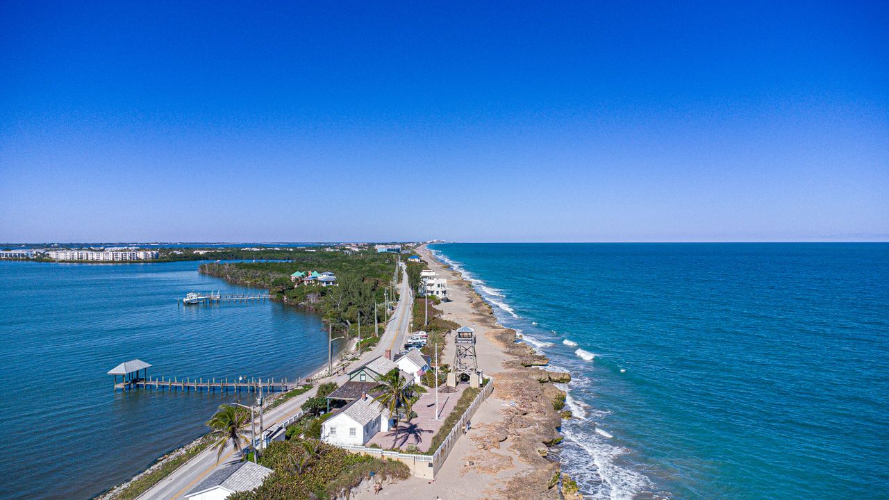 For Rent: $10,500 (3 beds, 2 baths, 1979 Square Feet)