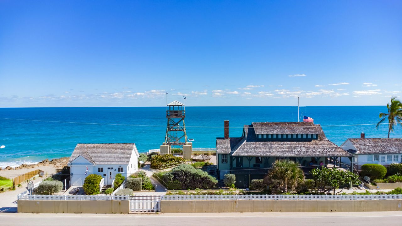 For Rent: $10,500 (3 beds, 2 baths, 1979 Square Feet)