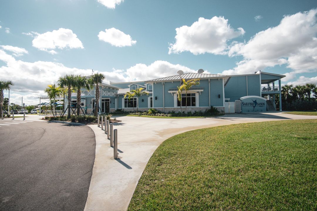 For Rent: $10,500 (3 beds, 2 baths, 1979 Square Feet)