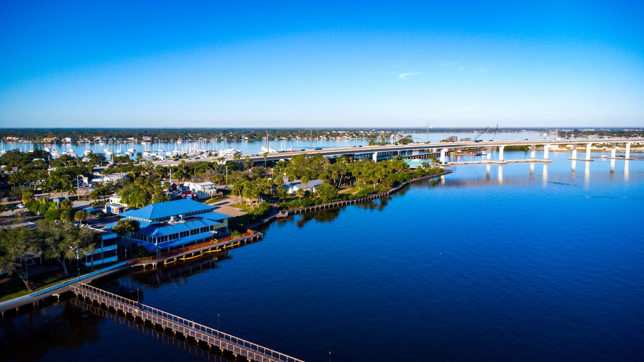 For Rent: $10,500 (3 beds, 2 baths, 1979 Square Feet)