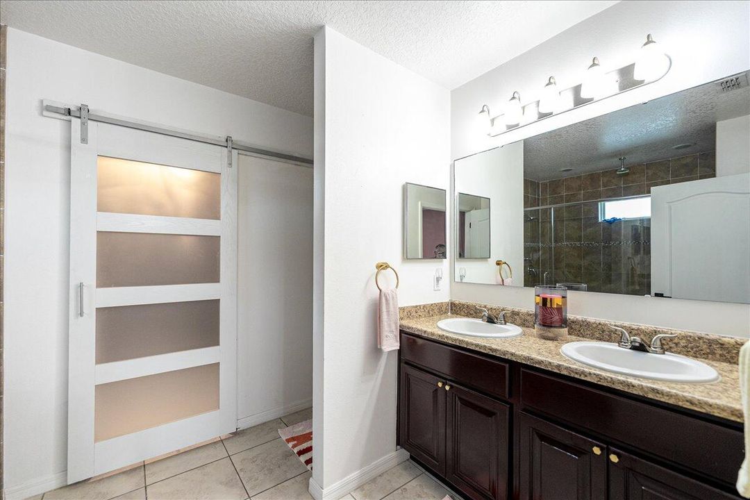 Active With Contract: $419,900 (3 beds, 2 baths, 1600 Square Feet)