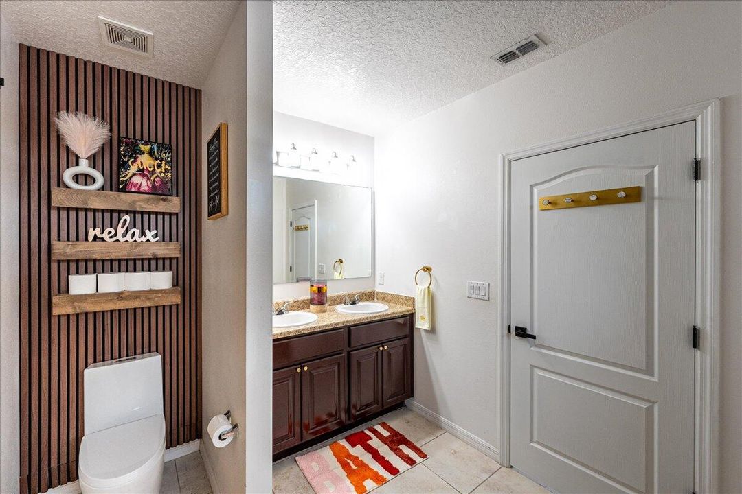 Active With Contract: $419,900 (3 beds, 2 baths, 1600 Square Feet)