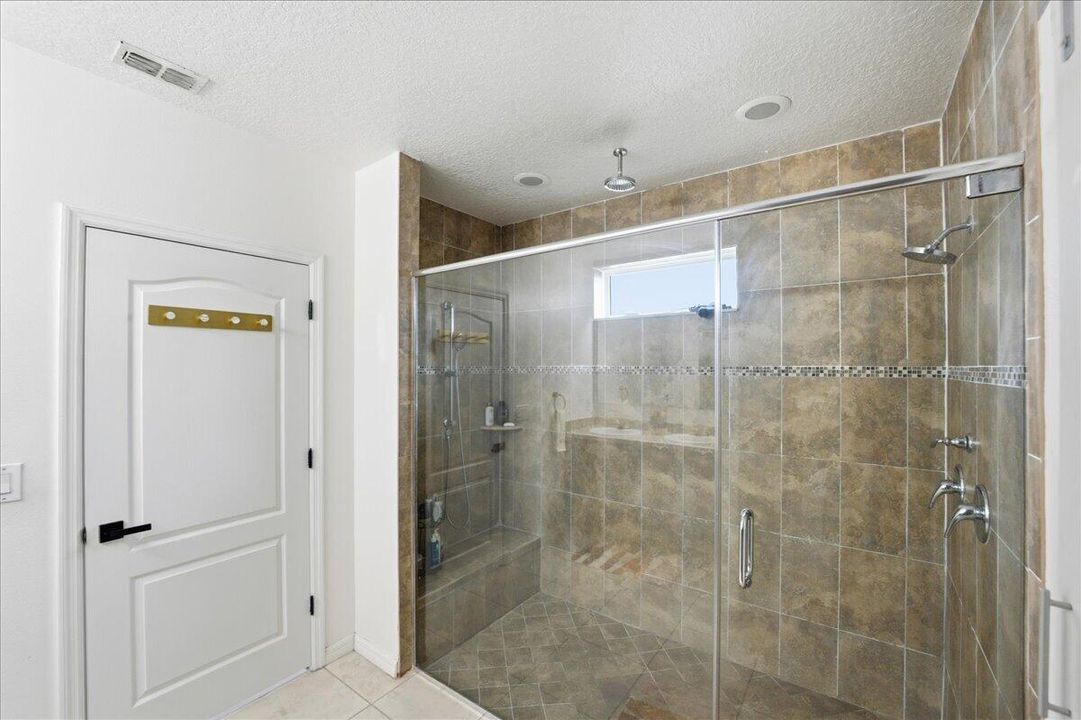 Active With Contract: $419,900 (3 beds, 2 baths, 1600 Square Feet)