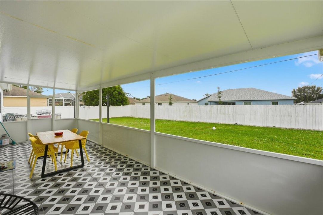 Active With Contract: $419,900 (3 beds, 2 baths, 1600 Square Feet)