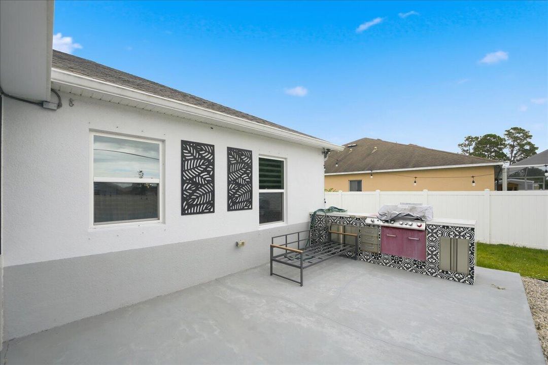 Active With Contract: $419,900 (3 beds, 2 baths, 1600 Square Feet)