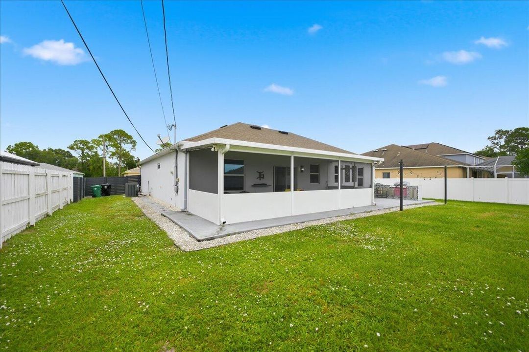 Active With Contract: $419,900 (3 beds, 2 baths, 1600 Square Feet)