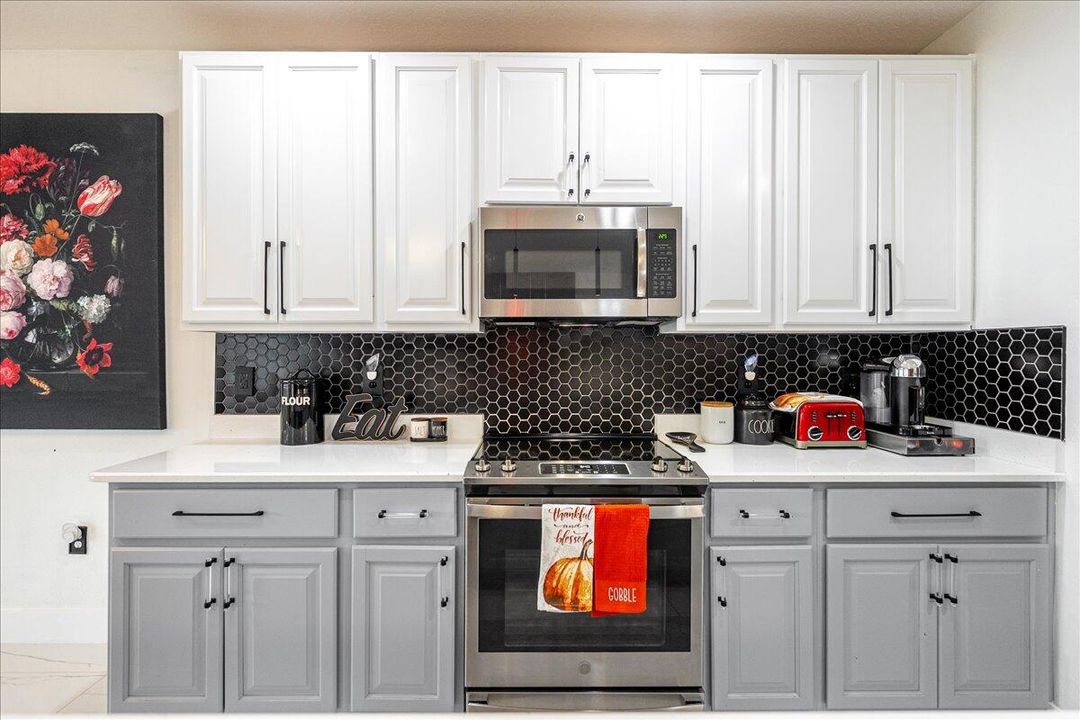 Active With Contract: $419,900 (3 beds, 2 baths, 1600 Square Feet)