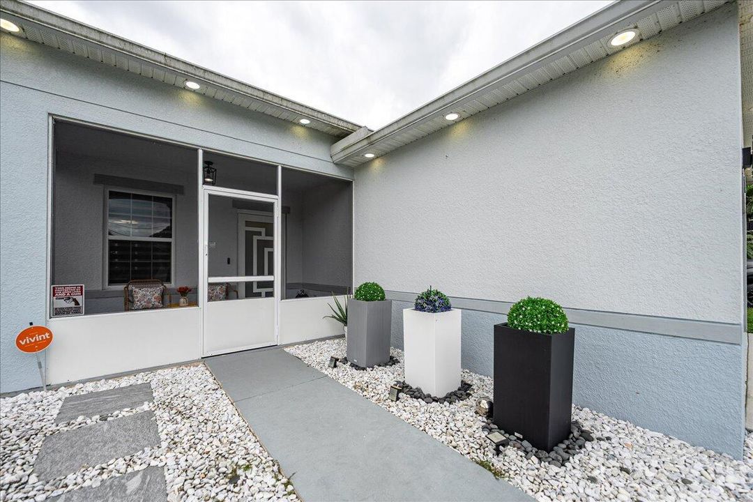 Active With Contract: $419,900 (3 beds, 2 baths, 1600 Square Feet)