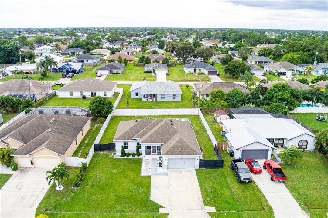 Active With Contract: $419,900 (3 beds, 2 baths, 1600 Square Feet)