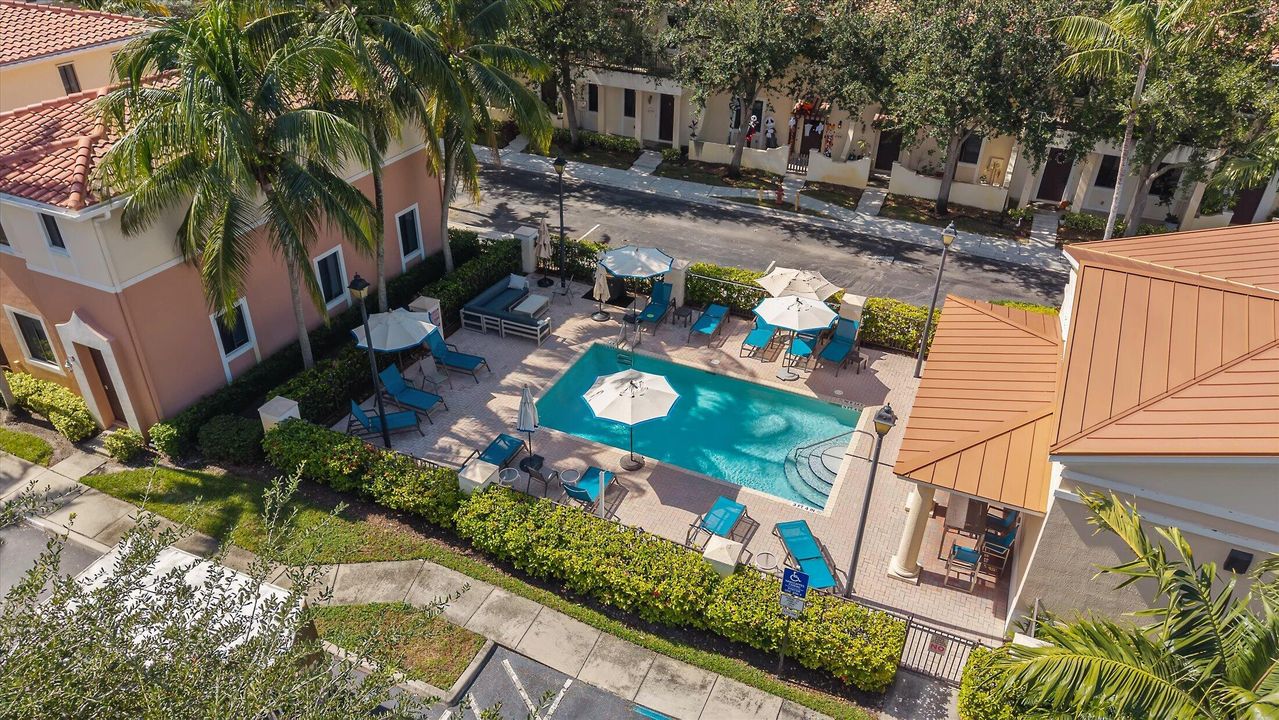 Active With Contract: $450,000 (3 beds, 2 baths, 1990 Square Feet)