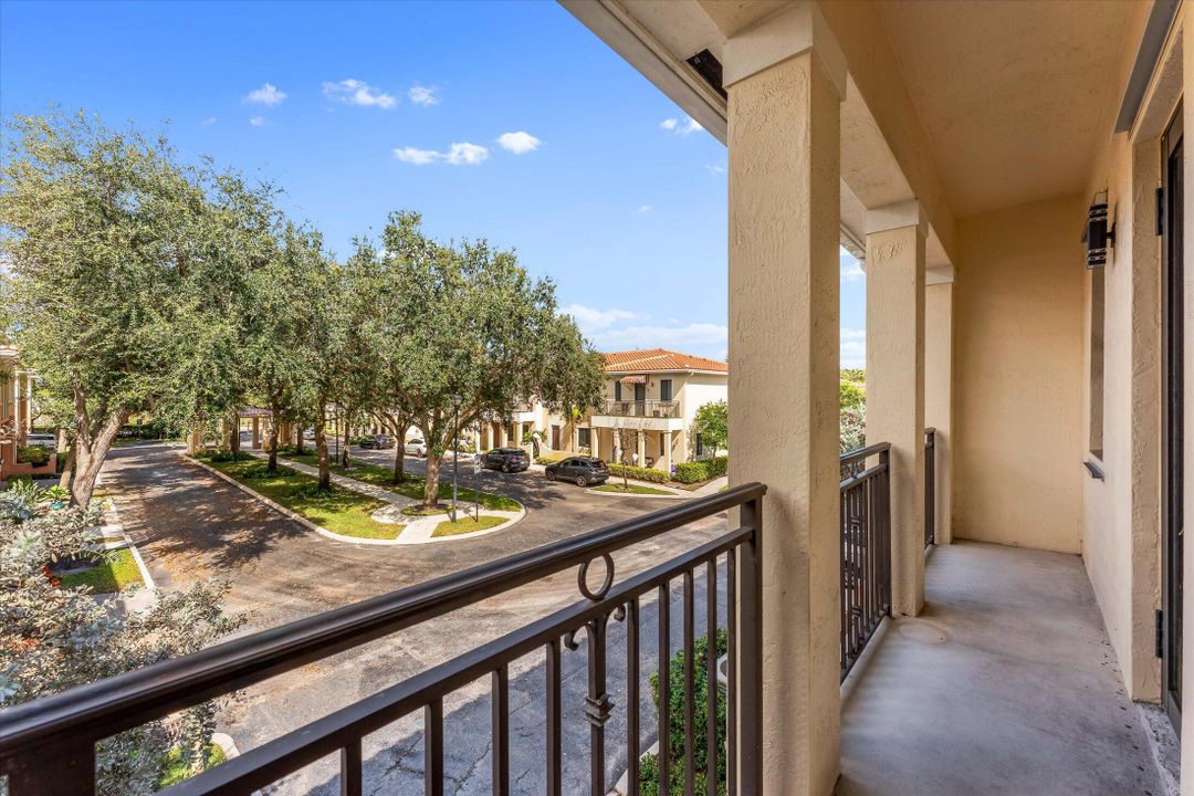 Active With Contract: $450,000 (3 beds, 2 baths, 1990 Square Feet)