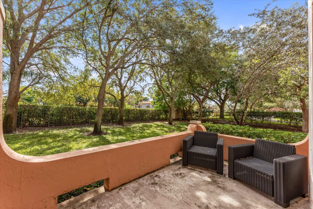 Active With Contract: $450,000 (3 beds, 2 baths, 1990 Square Feet)